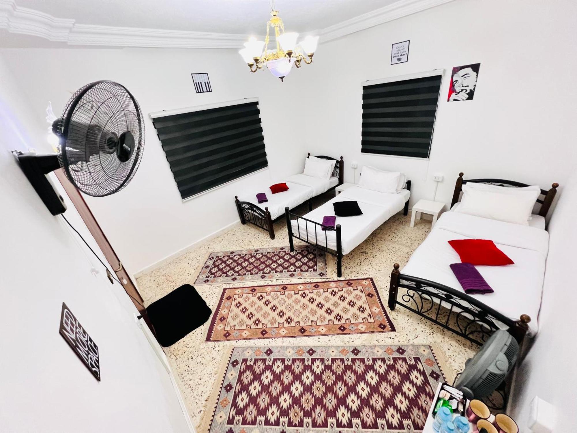 Desert Moon Hostel Wadi Musa Ngoại thất bức ảnh